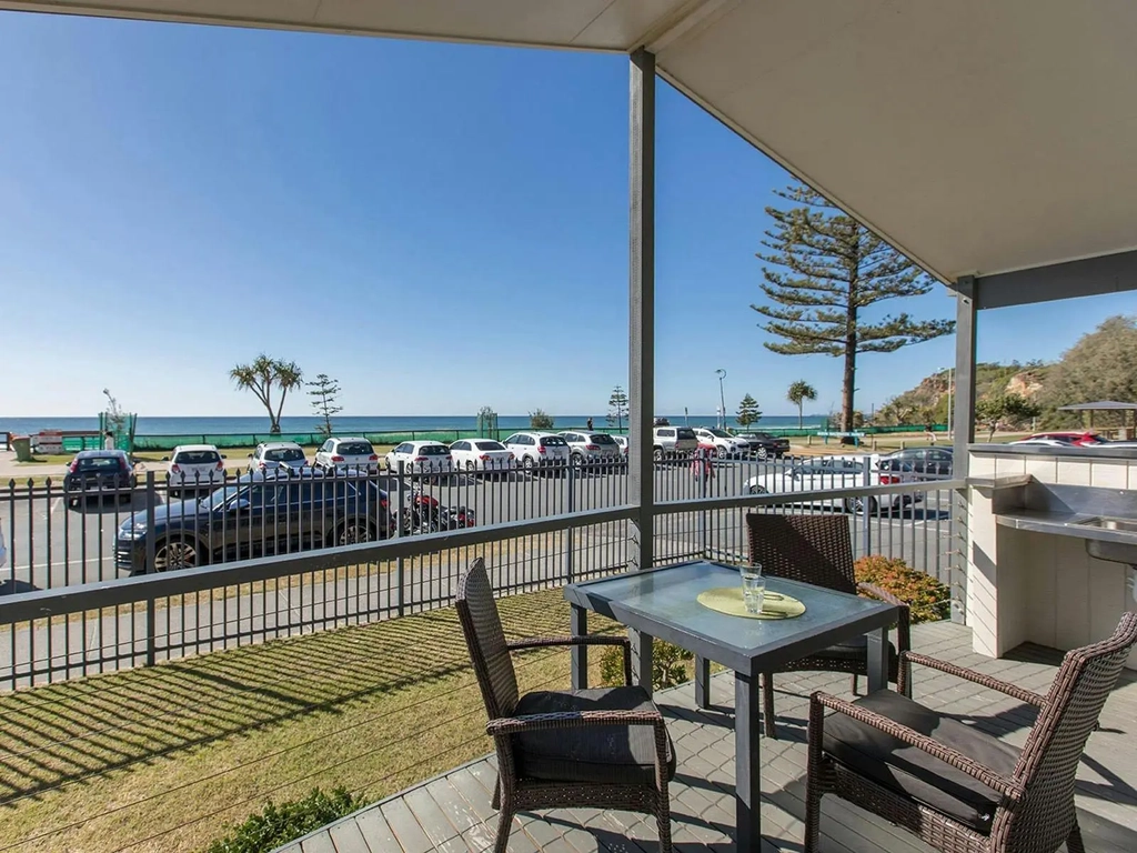 Ocean Beach Tourist Park - Cabin balcony