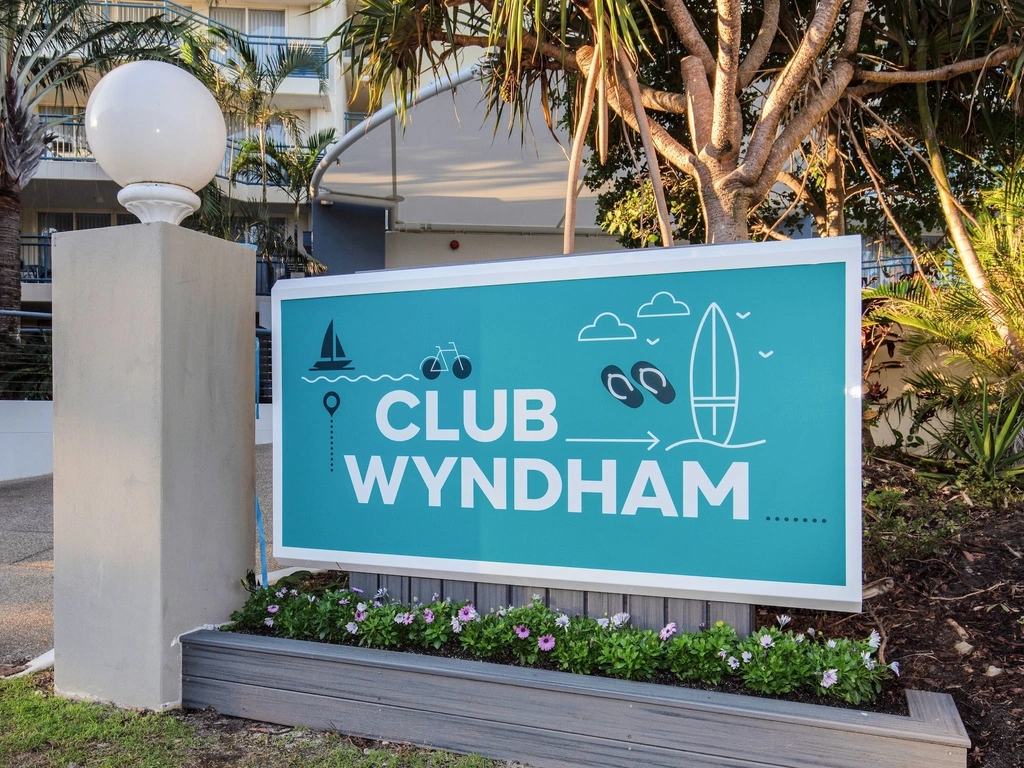Club Wyndham Kirra Beach signage