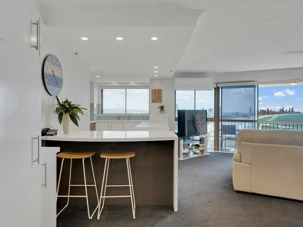 2 bedroom unit in Burleigh - Open plan kitchen living area