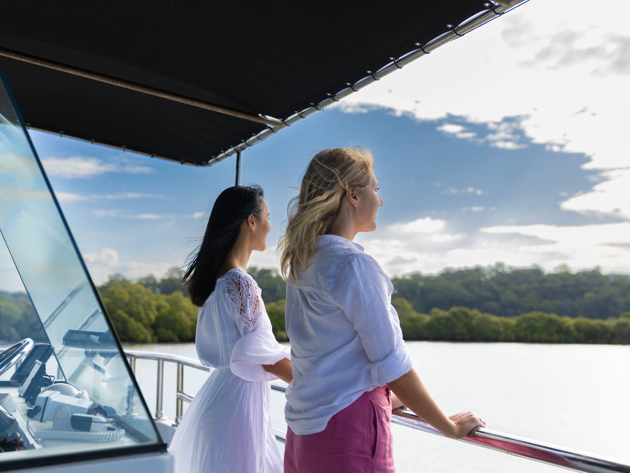 HOUSEBOAT SPA 4 Nights PAY 3