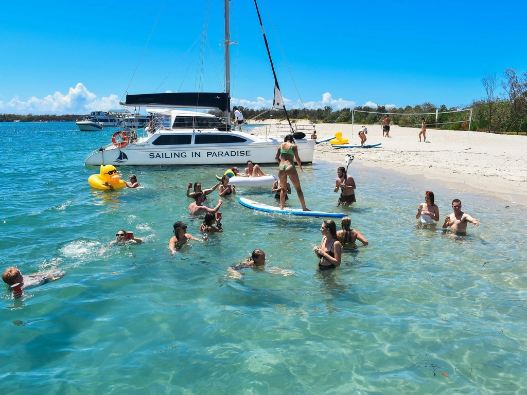 Boat Cruise with Sailing in Paradise to Wavebreak Island