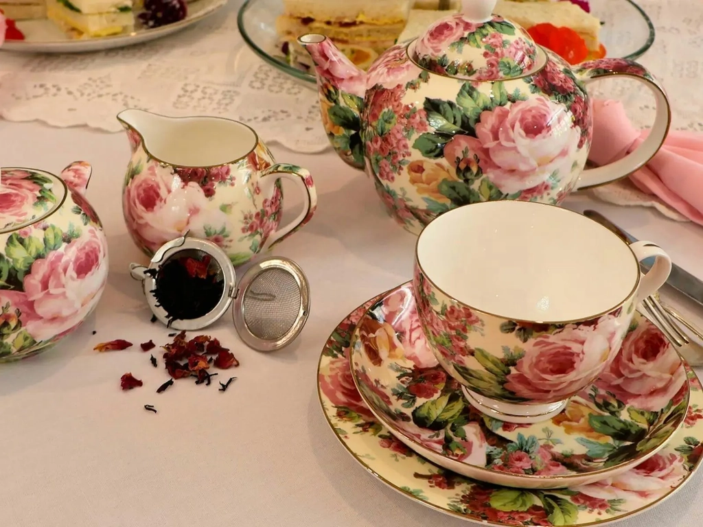 Luxurious High Tea Image 3