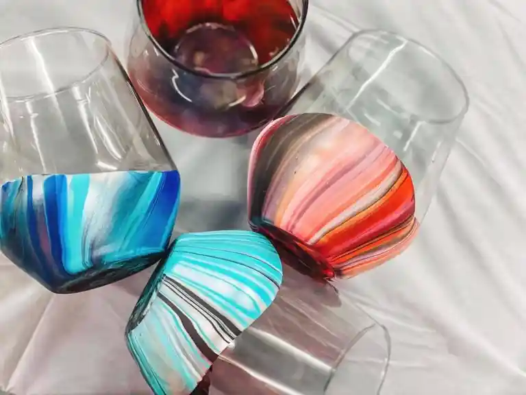 Make 4 Marbled Stemless Wine Glasses - Club Burleigh Image 1