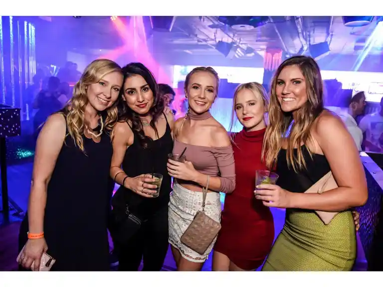 Surfers-Paradise-Party-Tour