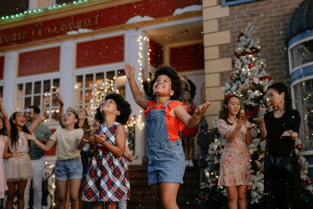 White Christmas at Warner Bros. Movie World Image 1