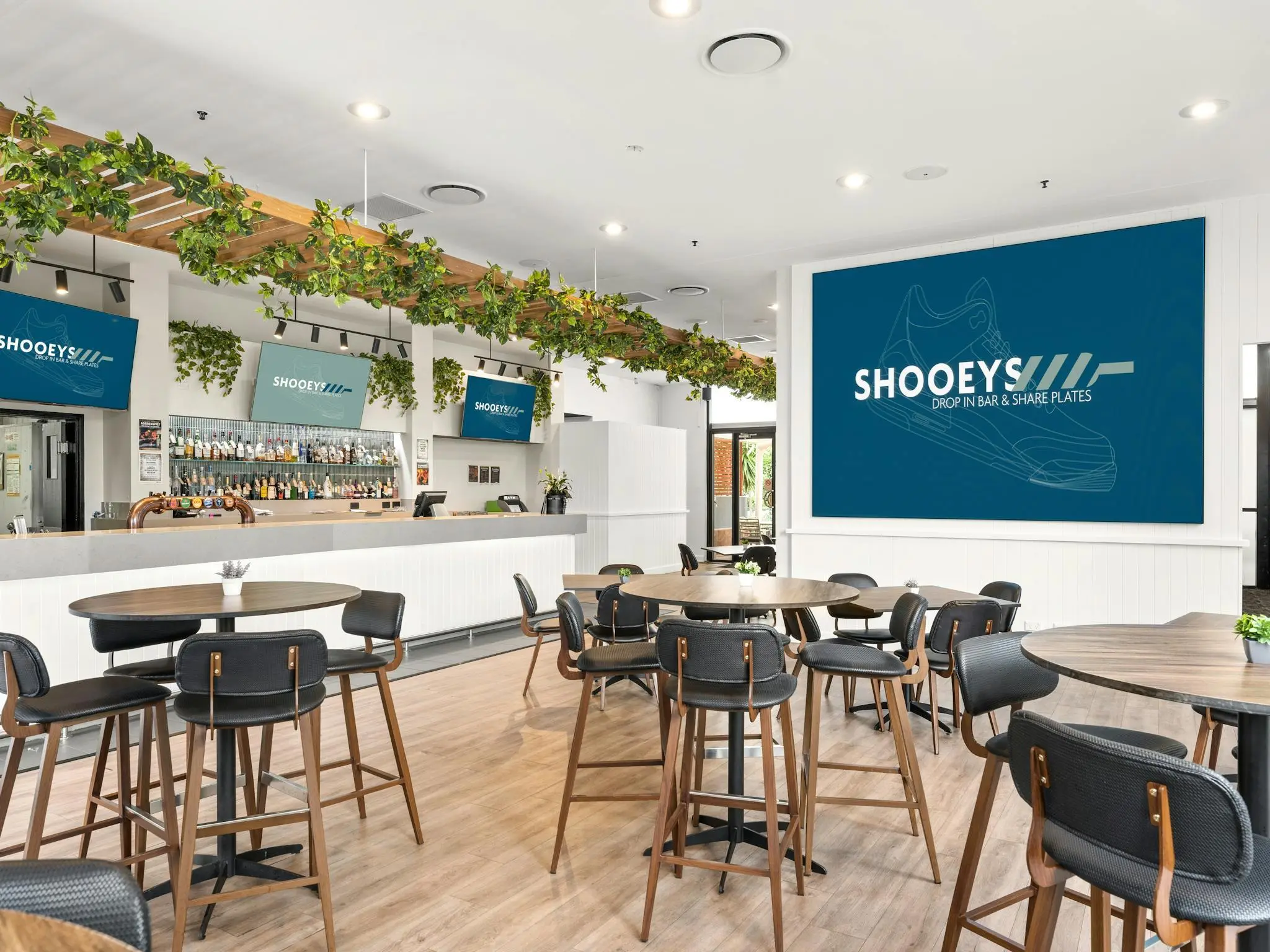 Shooeys Sports Bar | Experience Gold Coast