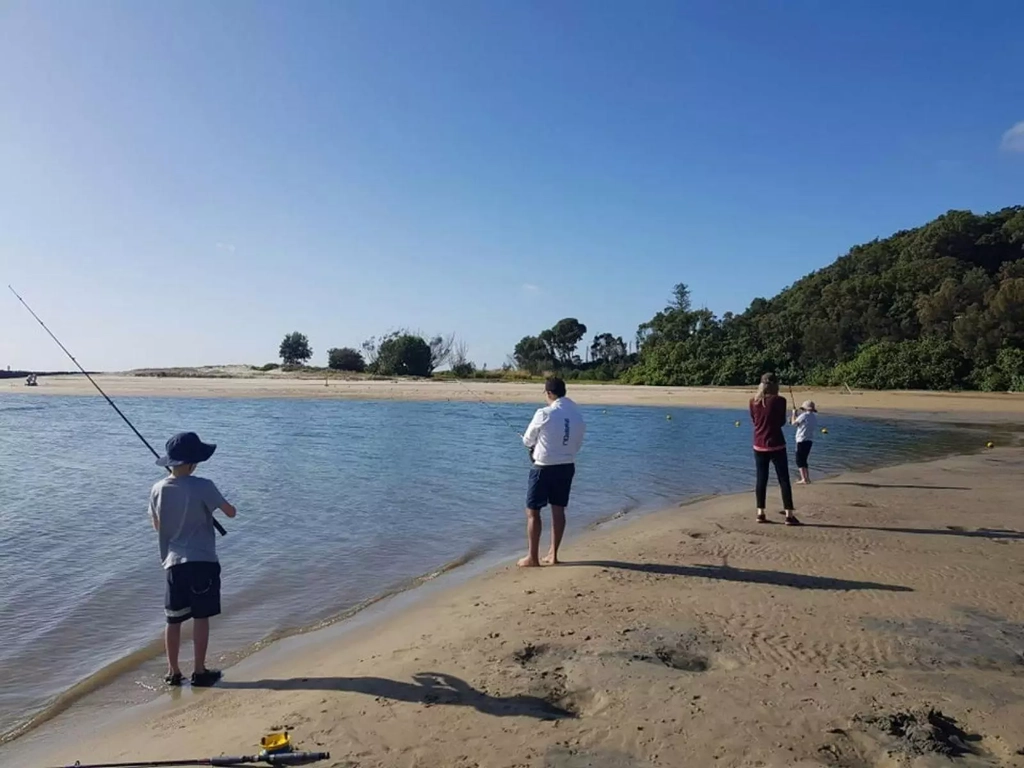 Kids and Families Fishing Lesson - Currumbin Image 1