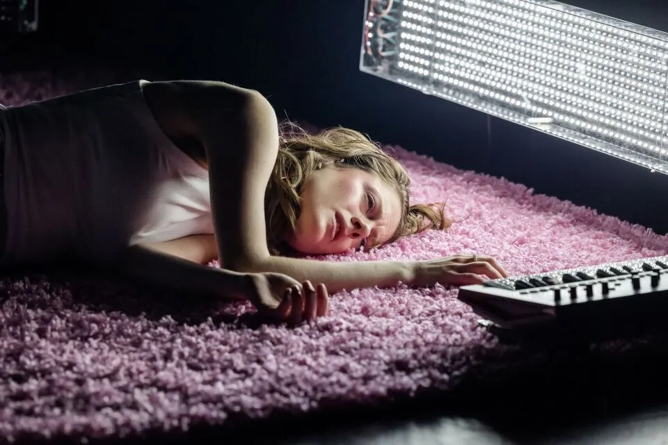 Heartbreak Hotel Image 5