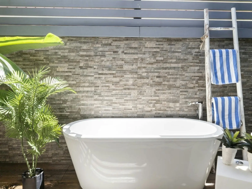 Outdoor Bath