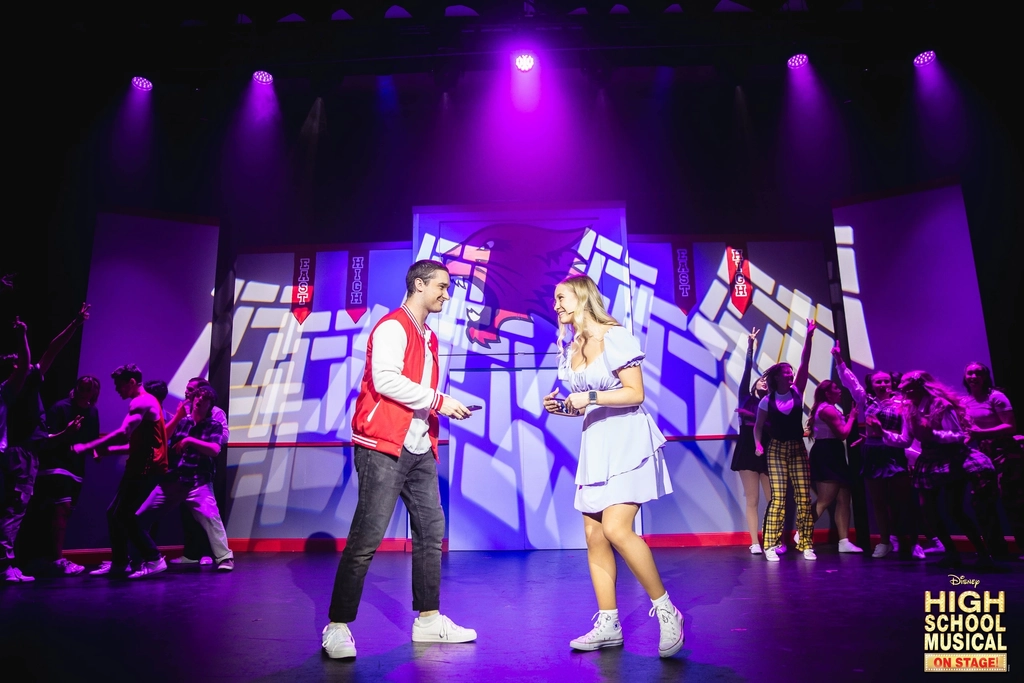 High  School Musical: On Stage Image 6