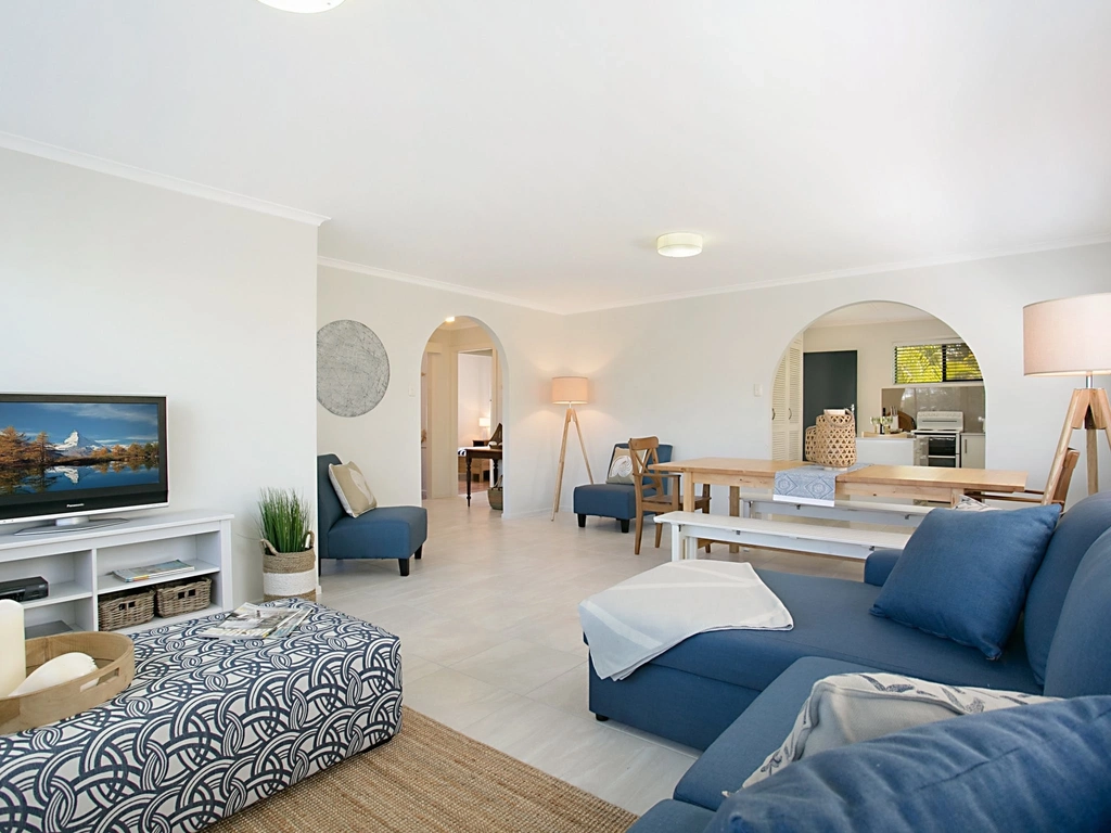 Petrel By The Sea - Nobby's Beach - Living Area and Dining