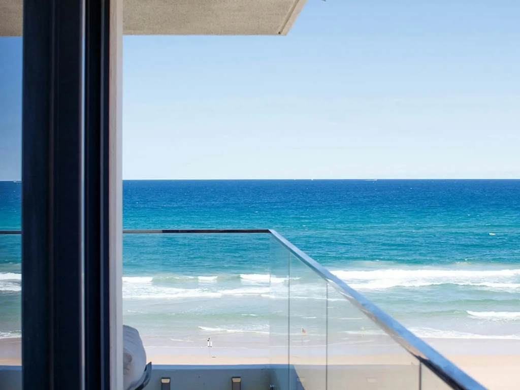 2 bedroom unit in Mermaid Beach - balcony views
