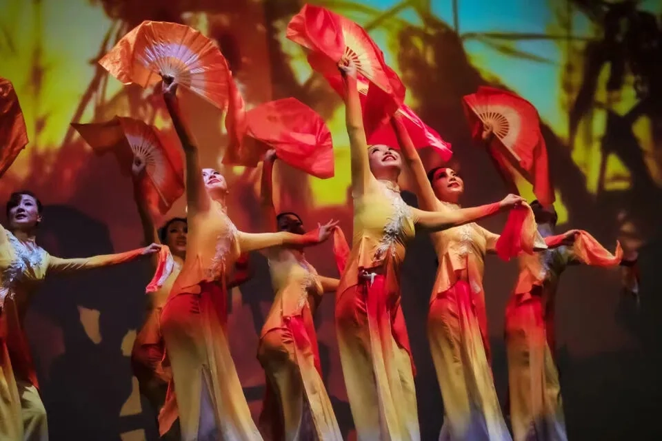 舞蹈诗 传承 II：大合之舞 Glamour II: Dance Poem • Great Harmony Image 1
