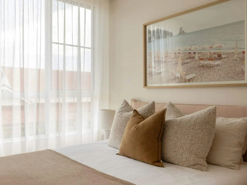 Four bedroom home in Burleigh - Bedroom