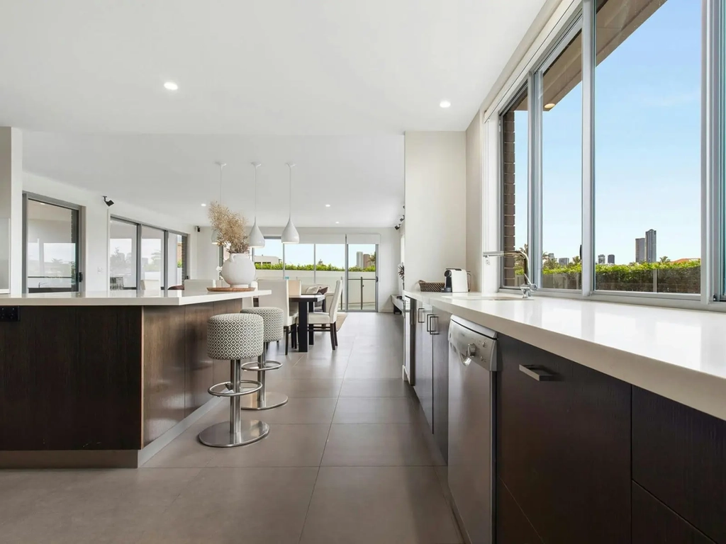 Five Bedroom home in Broadbeach - Kitchen
