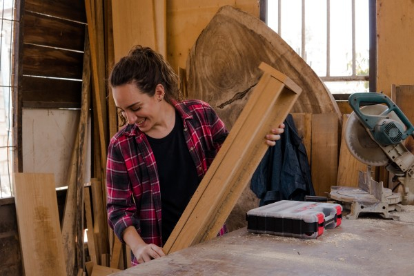 women-in-carpentry__ResizedImageWzYwMCw0MDBd.jpg