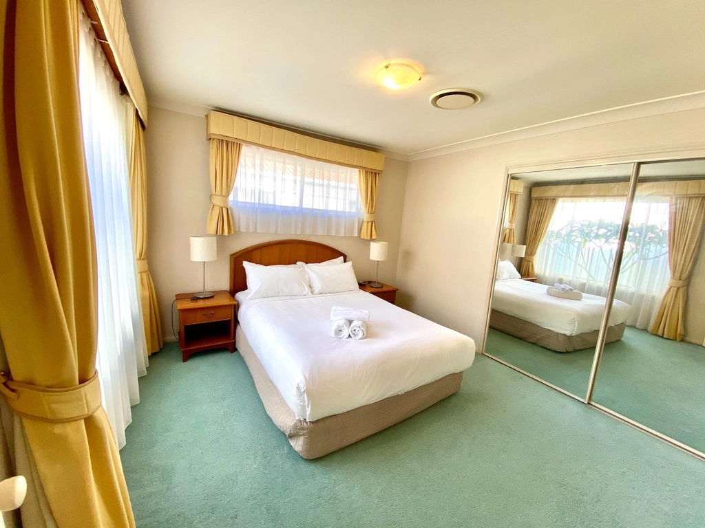 Queen Bed - 1 Bedroom Suite