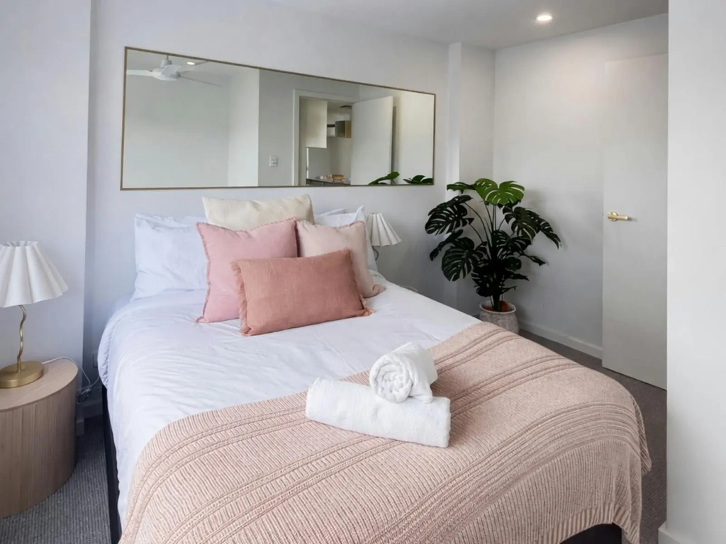 2 bedroom unit in Burleigh - second bedroom