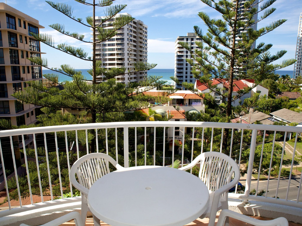 Surf Parade chill out and relax in the heart of the Gold Coast