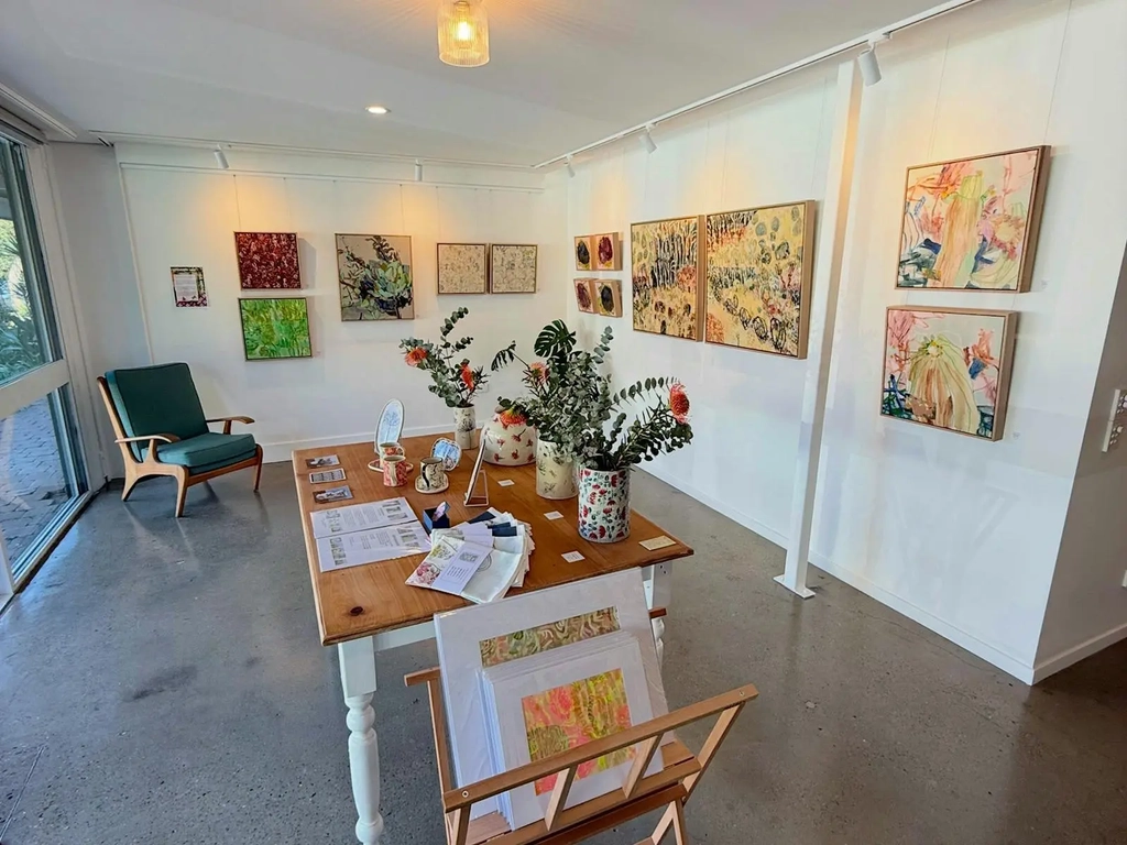 art on walls of gallery art gallery in currumbin