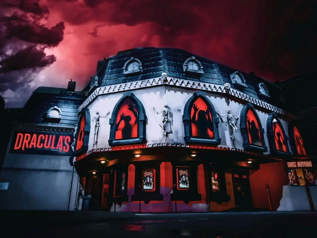Dracula's: Abyss - Dinner and Show Opening Night Image 2