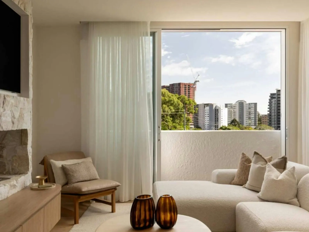 Four bedroom home in Burleigh - Lounge