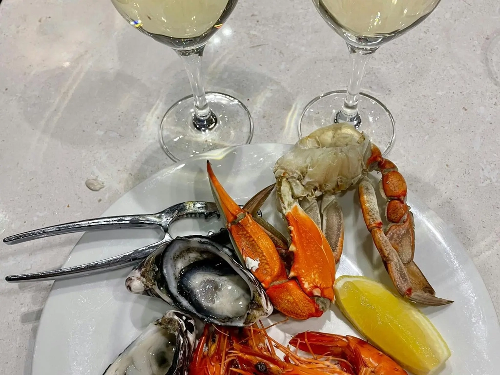 wine and seafood at Waves