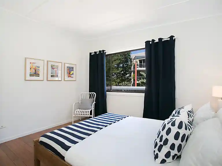 Petrel By The Sea - Nobby's Beach - Bedroom
