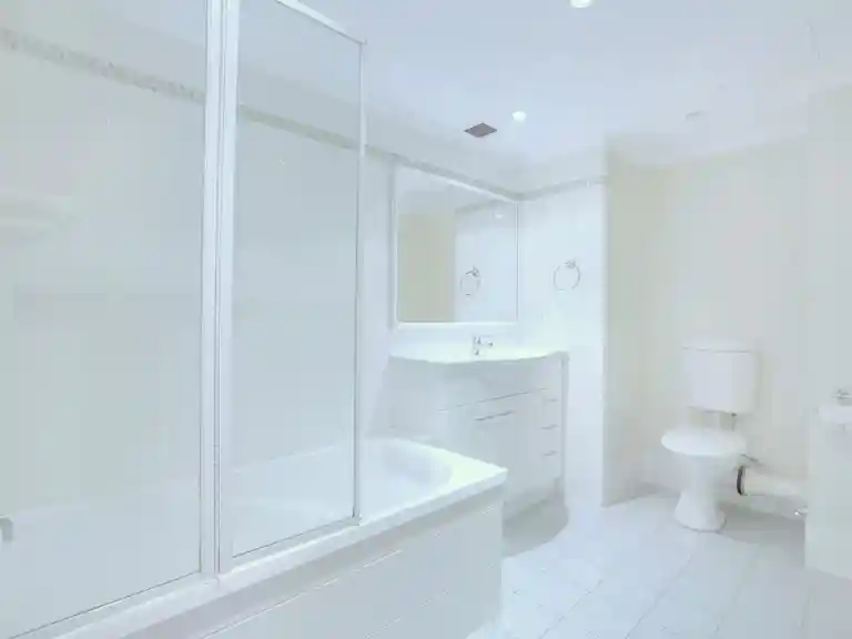 Pacific Regis Burleigh Bathroom