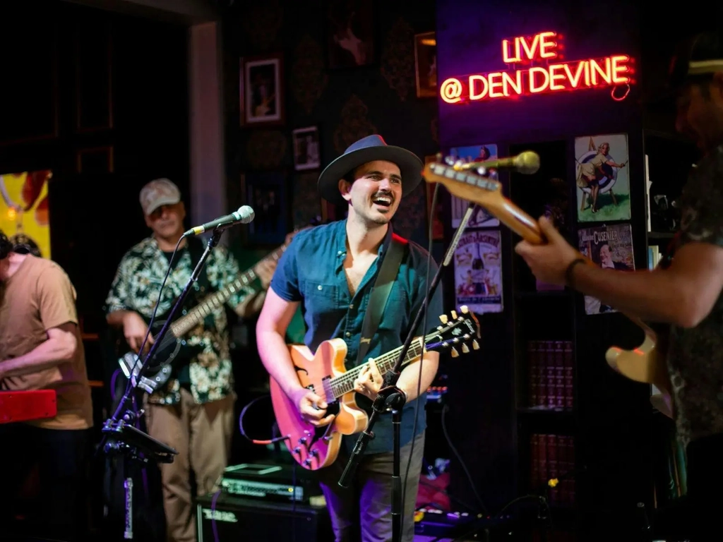 Den Devine Celebrates Blues on Broadbeach 2025 Image 2