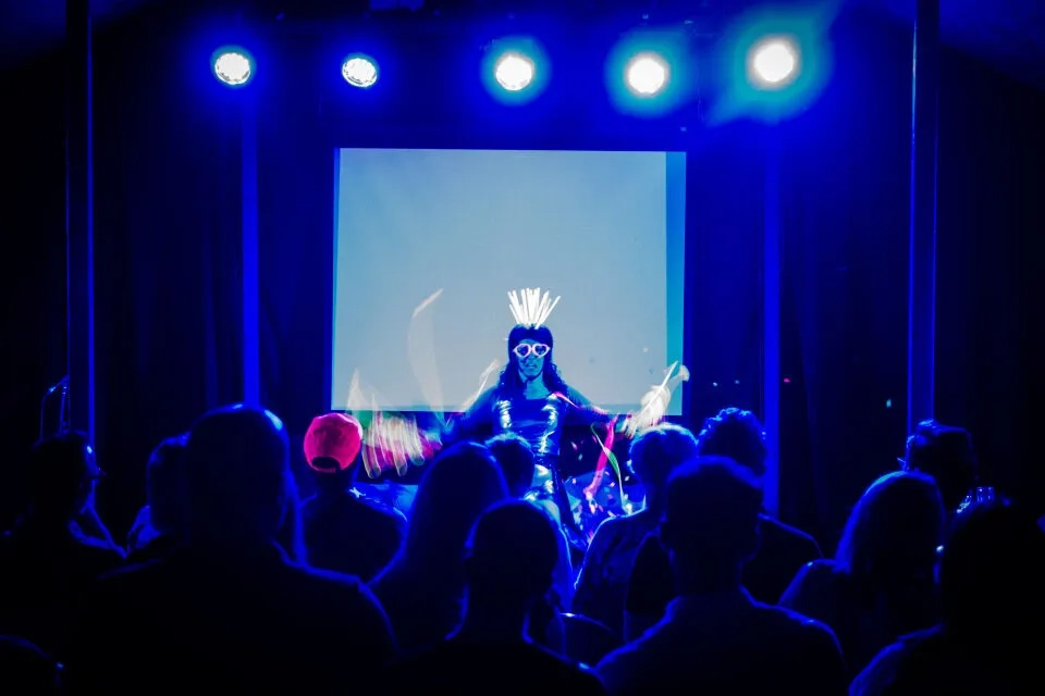 Onstage Dating Image 4