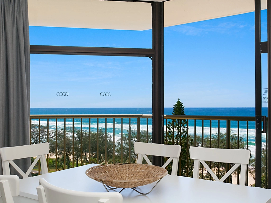 7D The Imperial - Surfers Paradise - Dining Area Views