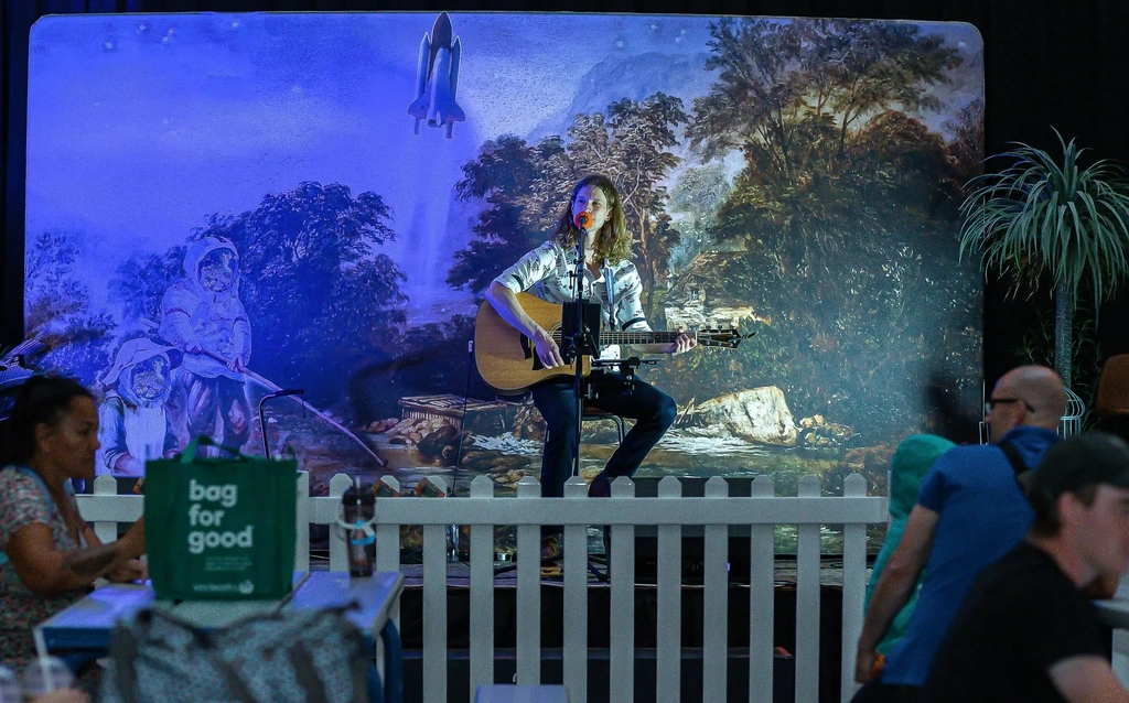 Dreamworld Night Market Image 3