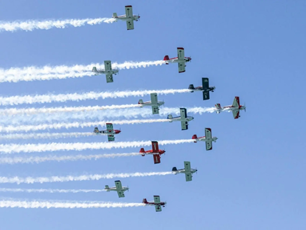 Watch The Pacific Airshow from Accor's First Class Sky Deck Image 3