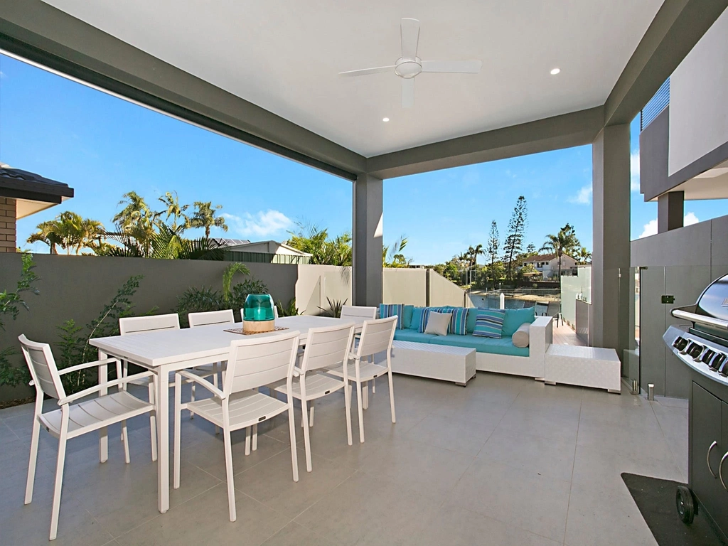 Ray Of Sunshine - Broadbeach Waters - Outdoor Entertainment Area