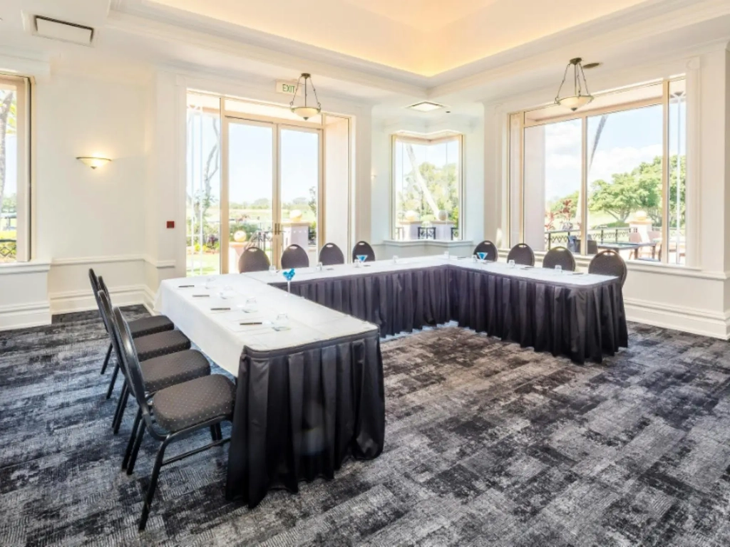U shaped table and chairs set up in Thompson 2