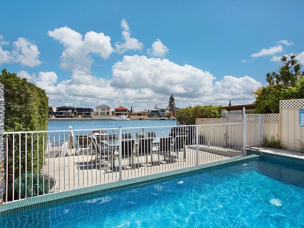 Casa Grande on the Water - Surfers Paradise - Pool