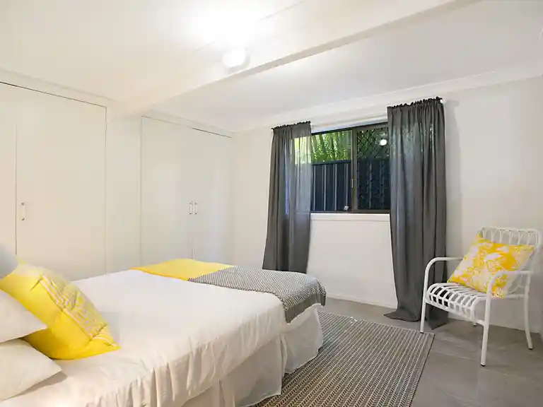 Petrel By The Sea - Nobby's Beach - Bedroom