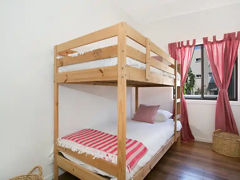 Petrel By The Sea - Nobby's Beach - Bedroom