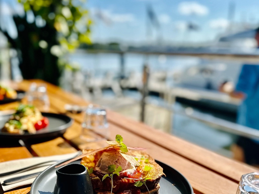 Breakfast by the river