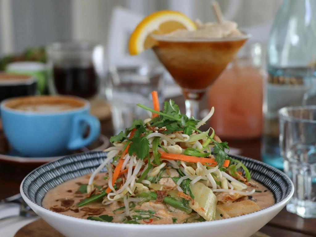 Chicken & Prawn Laksa w/ Coffee Margarita