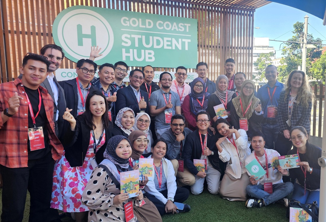 ASEAN delegation hub visit.jpg