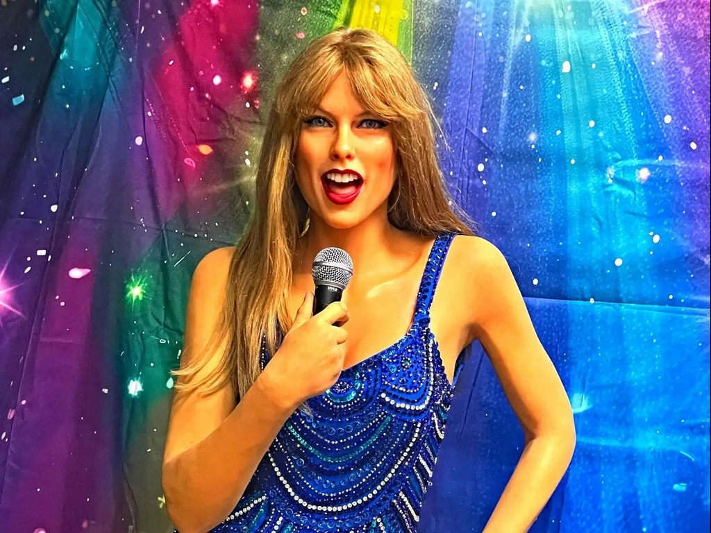 Photo of wax figure Taylor Swift