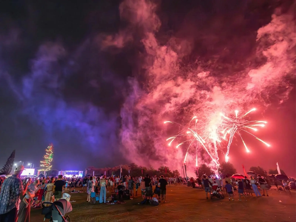 Cooly Carols Image 10