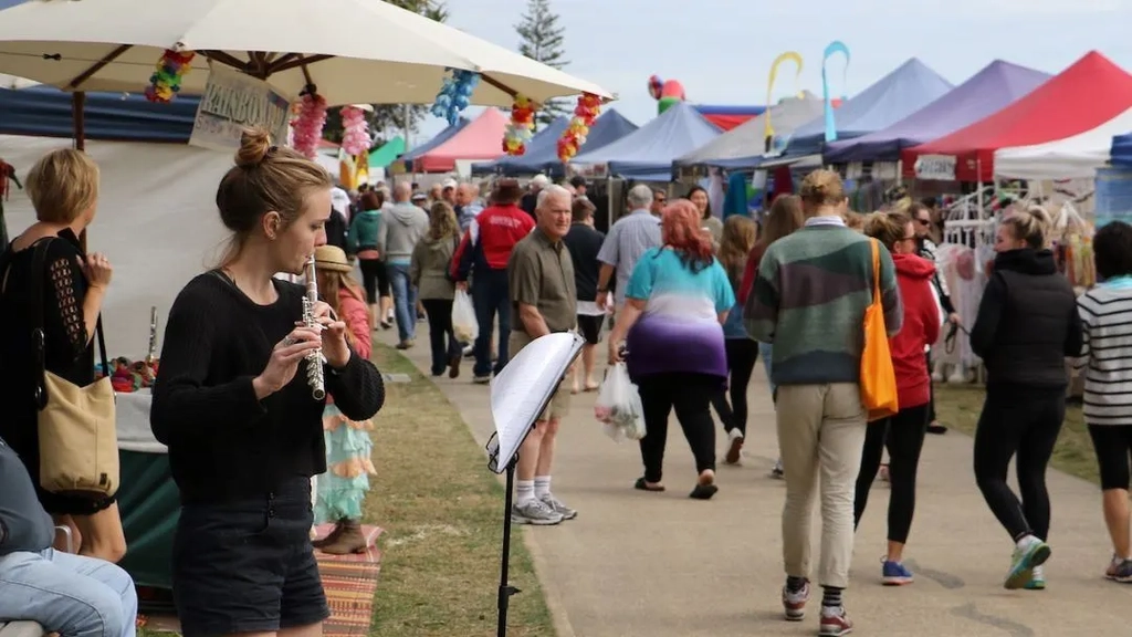 Burleigh Heads Art & Craft Market Image 1