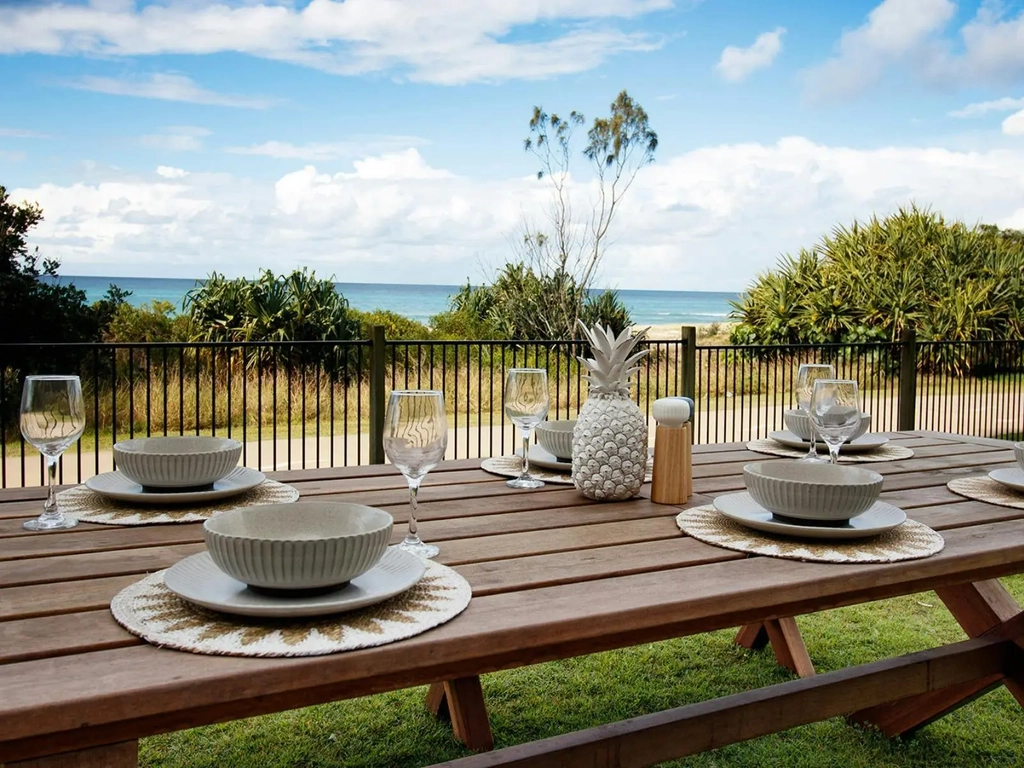 3 Bedroom unit in Bilinga - outdoor dining
