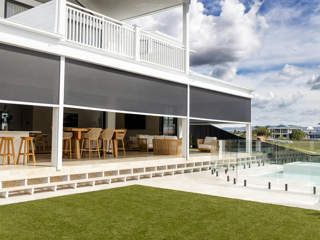 Canal-front house with infinity pool and covered alfresco