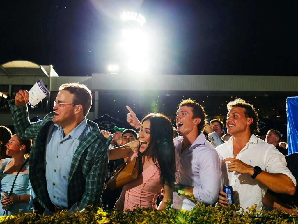 Silks Under The Stars Race Evening Image 1