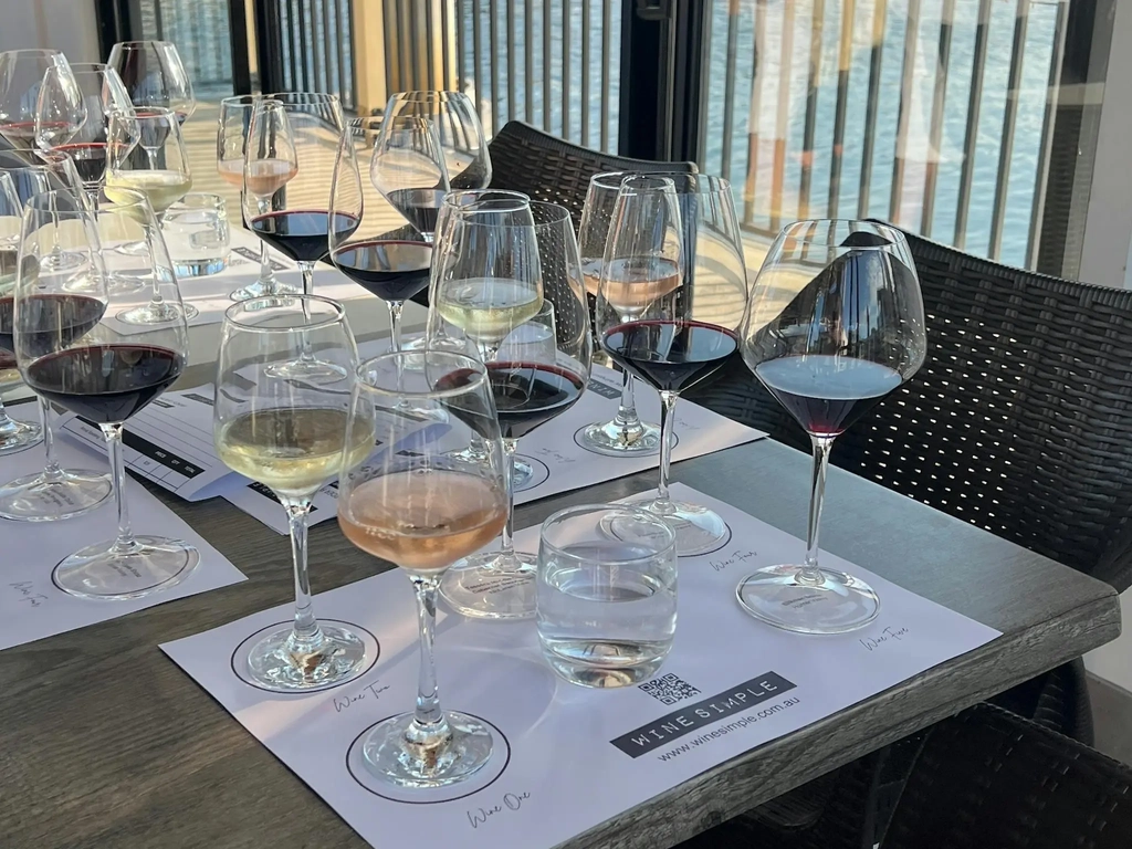 Showing a wine tasting event wiht wine simple inlcuding 5 wines and a custom tasting information