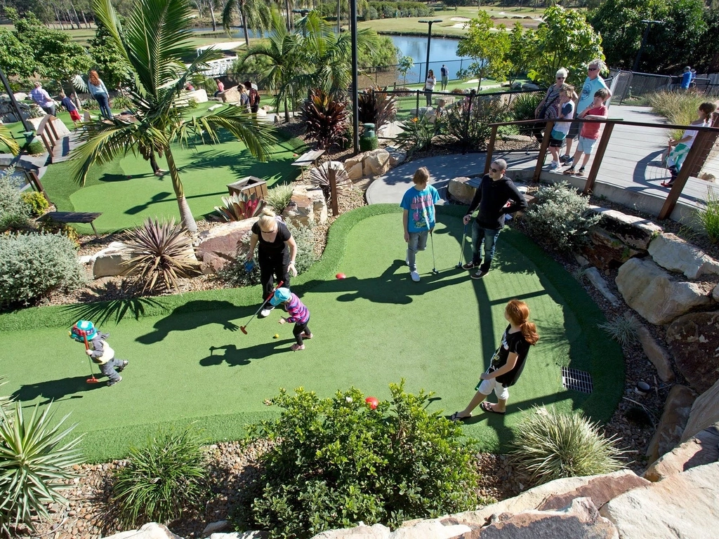 The Club Mini Golf